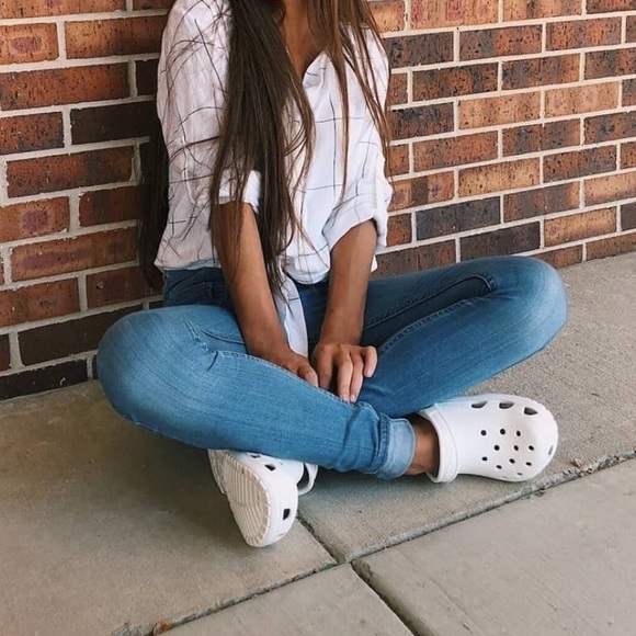 White CROCS Unisex Slip Resistant Work Shoe Size 6 Women/4 Men - Picture 10 of 12